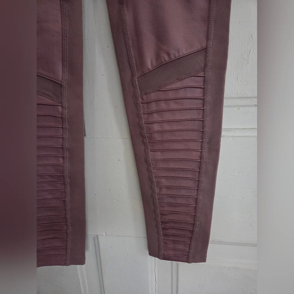 Alo High Waist Moto Legging in Smoky Quartz & Smoky Quartz